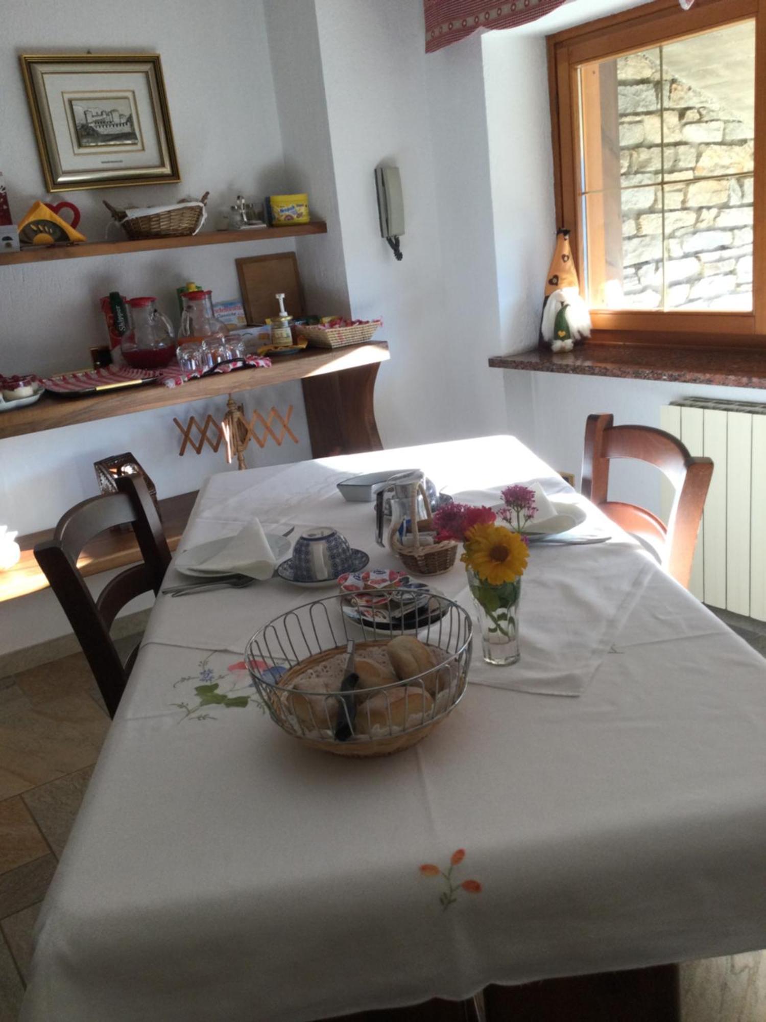 B&B Les Fleurs Gignod ภายนอก รูปภาพ