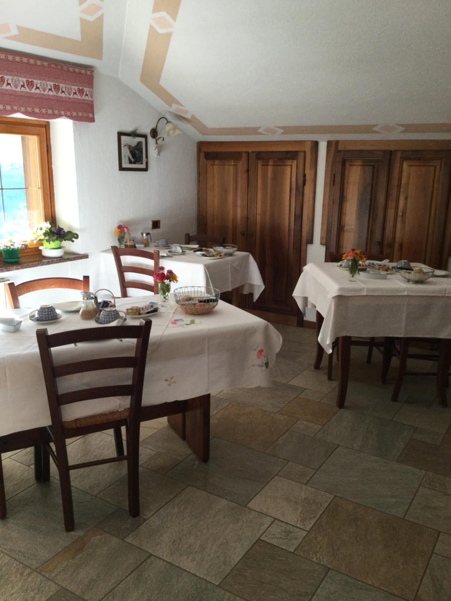 B&B Les Fleurs Gignod ภายนอก รูปภาพ