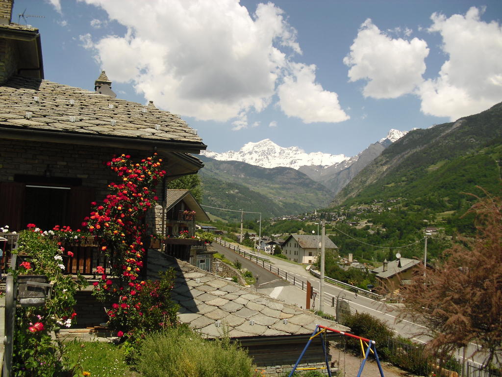 B&B Les Fleurs Gignod ภายนอก รูปภาพ