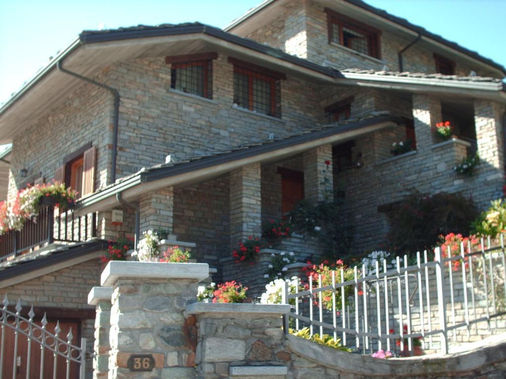 B&B Les Fleurs Gignod ภายนอก รูปภาพ
